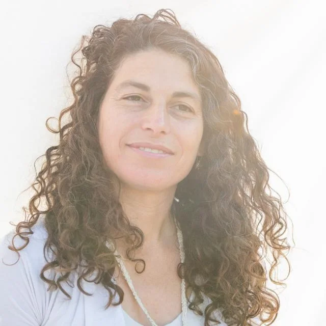 יסמין פינחסי מטפלת באומנות, מנחת קבוצות טבעתרפיה