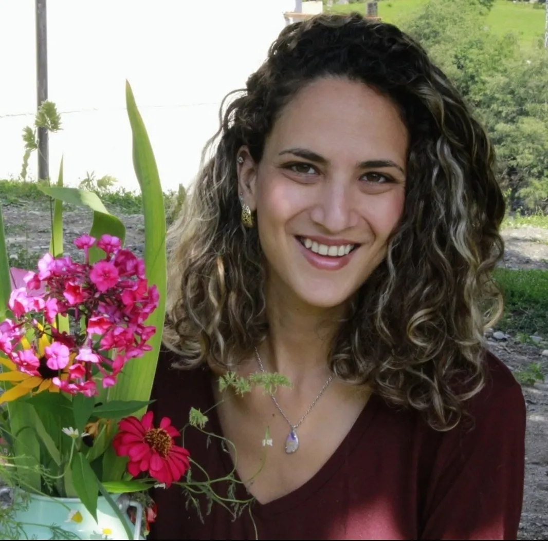 קרן שקד  מלווה